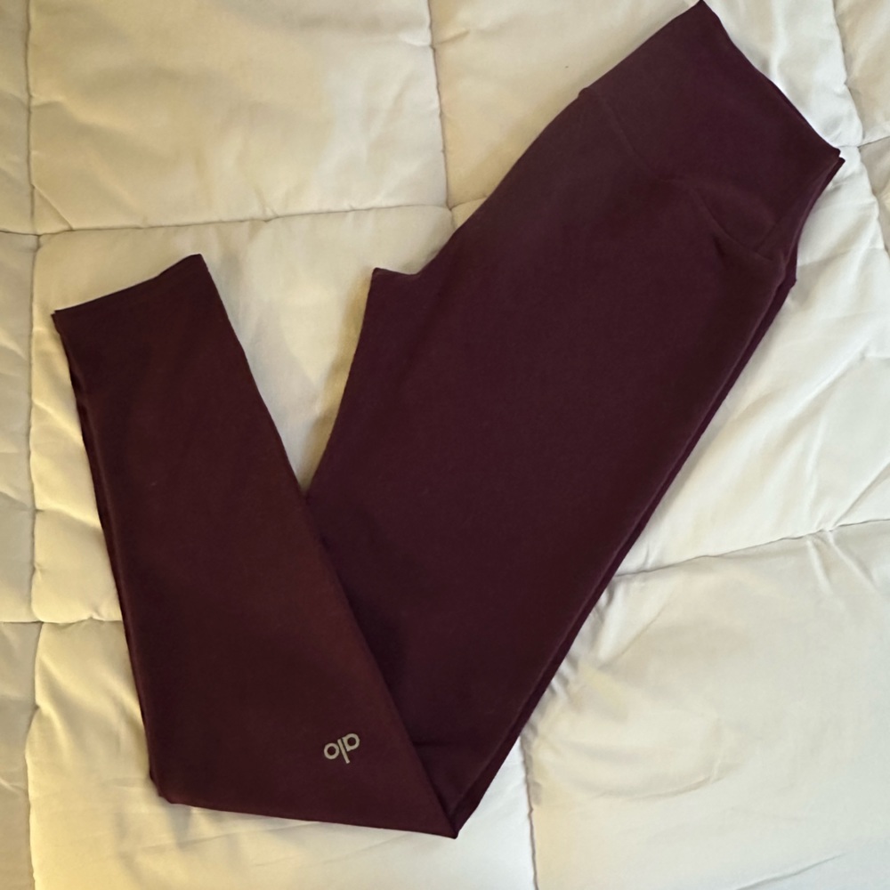 Alo Yoga 7/8 High Waist Airlift Leggings Size Medium In dark Plum  Like new